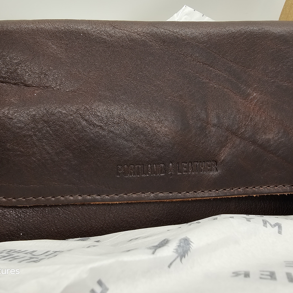 Portland Leather Women's Metro Mini Crossbody Bag - Picture 9 of 10